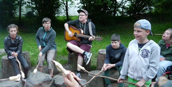 Singen am Lagerfeuer Singen am Lagerfeuer