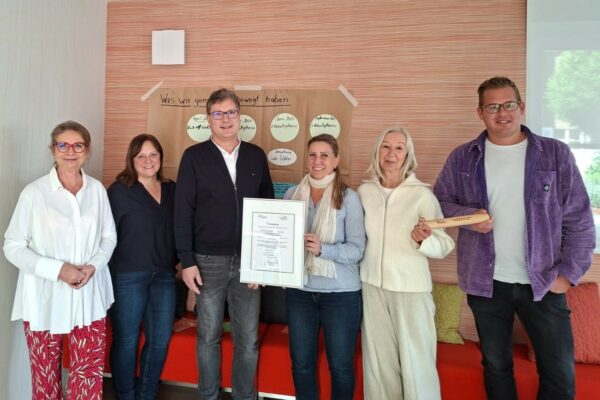 Aktuelles - Susanne Luecke mit Pflege Team